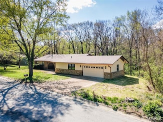 905 Northdale Dr, Alton, IL 62002