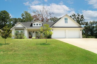 4506 Champions Dr, Lufkin, TX 75901