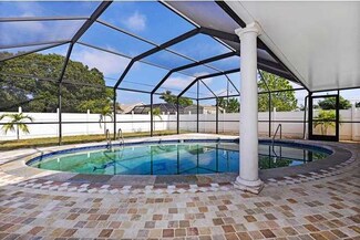 669 99th Ave N, Naples, FL 34108