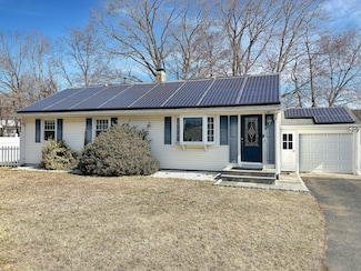 58 Bear Paw Rd, Bridgeport, CT 06606