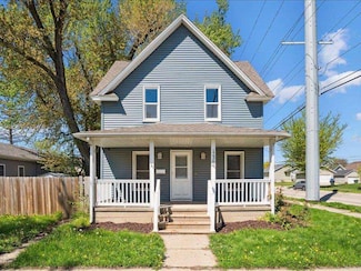 1238 Ellis Blvd NW, Cedar Rapids, IA 52405