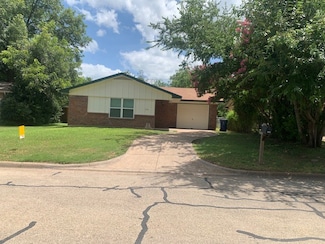 905 W Bridge St, Granbury, TX 76048