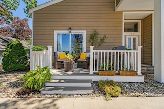 221 N Townsend St, New Buffalo, MI 49117