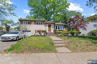 6 Juniper St, Dumont, NJ 07628