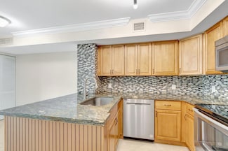 123 Yacht Club 104 Way Unit 104, Hypoluxo, FL 33462