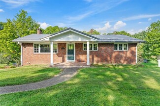 701 Vernon Dr, Rostraver Township, PA 15012