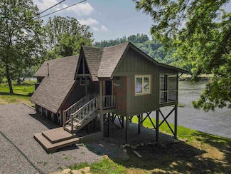 3677 Ledge Rock Rd, Draper, VA 24324