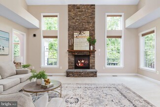 17211 Flint Farm Dr, Round Hill, VA 20141