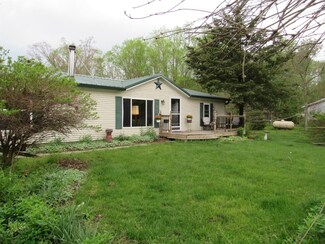 5667 E 1042 N, de Motte, IN 46310