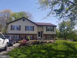 4900 Club Dr, Reading, PA 19606