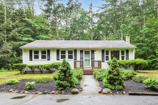 70 Whitten Rd, Kennebunk, ME 04043