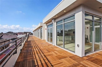 519 Wilkinson St Unit PH404, New Orleans, LA 70130