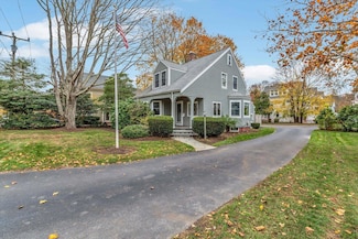 38 Old Bridge Rd, Buzzards Bay, MA 02532