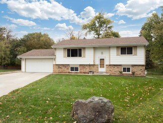 6836 Chesshire Ln N, Osseo, MN 55311
