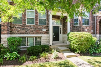 27W722 N Meadowview Dr Unit 722, Winfield, IL 60190