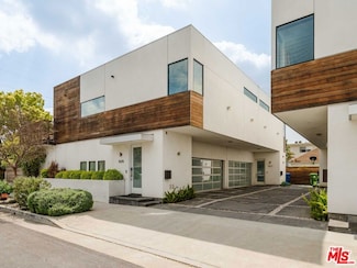 11370 Aqua Vista St, North Hollywood, CA 91602