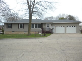 205 S Virginia Ct, Dodgeville, WI 53533