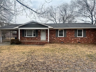 1204 Cullen Dr, Fayetteville, NC 28304