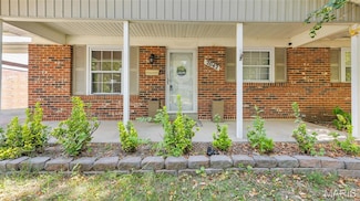2042 Farflung Dr, Florissant, MO 63031
