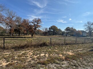 1960 Clear Lake Loop, Poteet, TX 78065