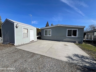 714 W Third St Unit 35, Zillah, WA 98953
