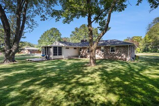 366 S Sunset St, Plainwell, MI 49080