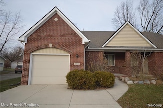 1113 Birchwood Dr, Troy, MI 48083