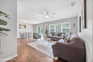 8390 Scottish Ct, Jacksonville, FL 32244