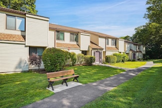 52 Jefferson Oval Unit E, Yorktown Heights, NY 10598