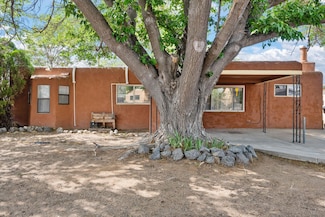 1409 Glorieta St NE, Albuquerque, NM 87112