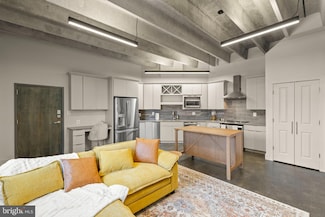 15 E Piccadilly St Unit 203, Winchester, VA 22601