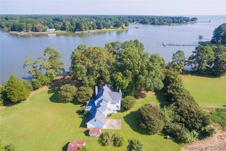 823 Blue Water Dr, Moon, VA 23119