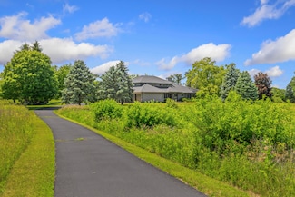 N1825 Town Hall Rd, Walworth, WI 53184