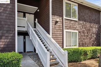 92 Marina Lakes Dr, Richmond, CA 94804
