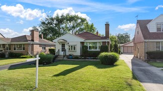 948 S Cadwell Ave, Elmhurst, IL 60126