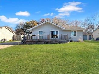 8315 Warren Dr, Des Moines, IA 50320