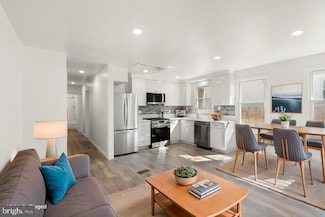 28 E Reed Ave, Alexandria, VA 22305