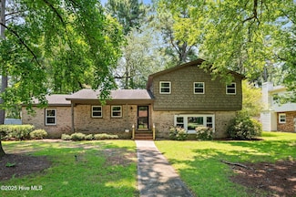 208 Greenwood Dr, Greenville, NC 27834