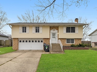 511 Freeman Ave, Streamwood, IL 60107