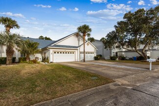 2870 Boat Club Ln, Navarre, FL 32566
