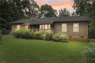 1111 Forest Ln, Thomasville, NC 27360