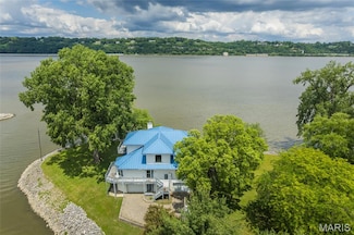 380 Yachtview Dr, West Alton, MO 63386