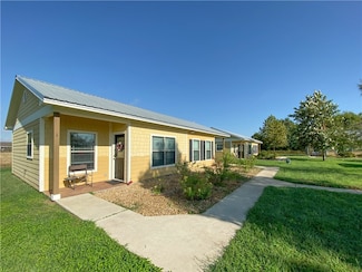 1102 W 16th St, Cameron, TX 76520