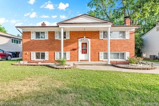 2528 Koper Dr, Sterling Heights, MI 48310