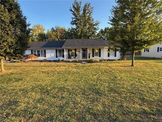 1209 E Hall St, Olney, IL 62450