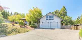 1946 NW Crown St, Grants Pass, OR 97526