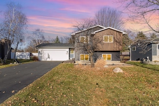 2680 Brittany Ln, Woodbury, MN 55125