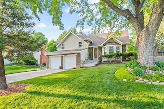 1950 E Sunvale Dr, Olathe, KS 66062