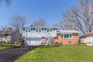 1527 Center Ave, Wheaton, IL 60189