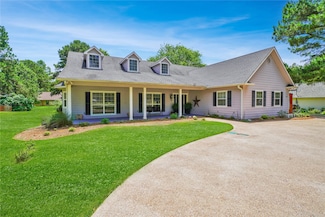 622 Green Meadow Trail, Holly Lake Ranch, TX 75765